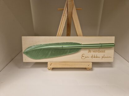 Houten bordje met groene pen