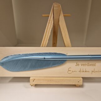 Houten bordje met blauwe pen