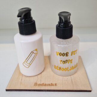 HOUTEN PLANKJE HANDZEEP EN BODYLOTION